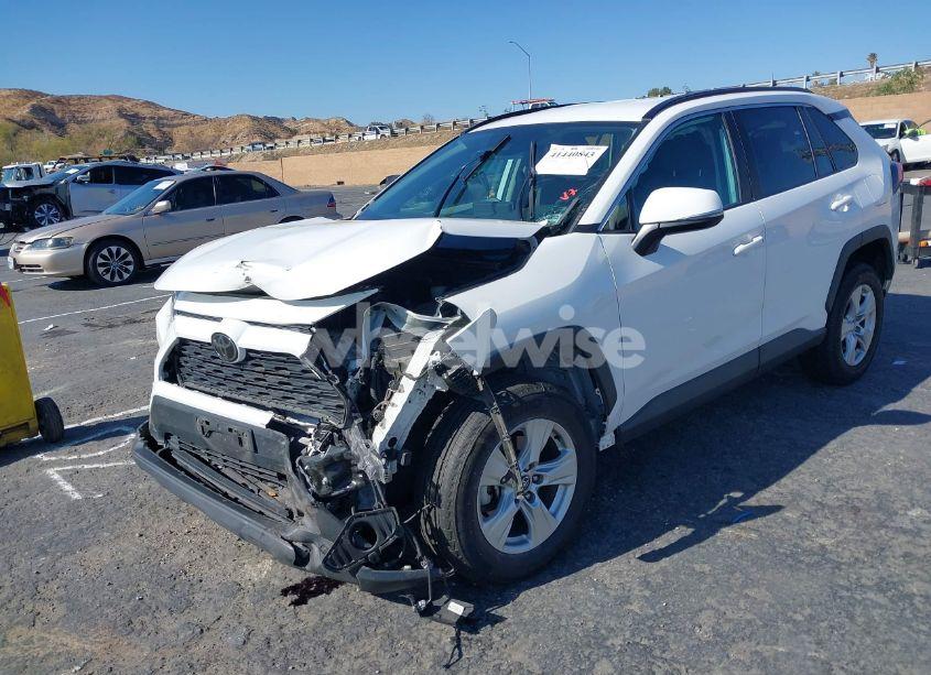 Photo 2 of 2020 Toyota Rav4 XLE (VIN 2T3W1RFV9LC060794)