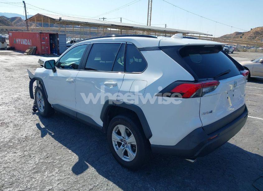 Photo 3 of 2020 Toyota Rav4 XLE (VIN 2T3W1RFV9LC060794)