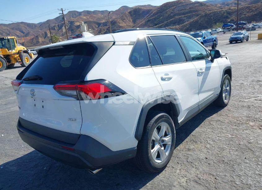 Photo 4 of 2020 Toyota Rav4 XLE (VIN 2T3W1RFV9LC060794)
