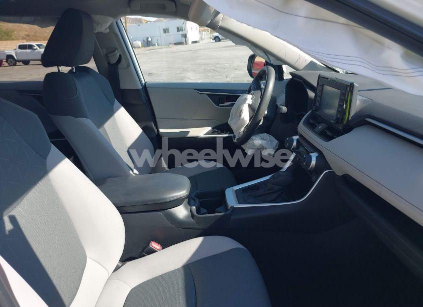 Photo 5 of 2020 Toyota Rav4 XLE (VIN 2T3W1RFV9LC060794)