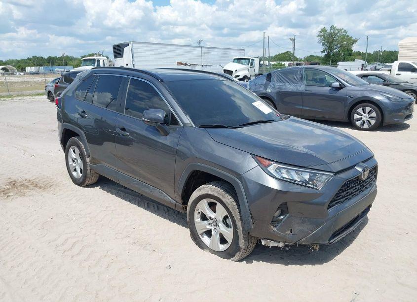 2020 Toyota Rav4 XLE (VIN 2T3W1RFV9LC070659) main photo