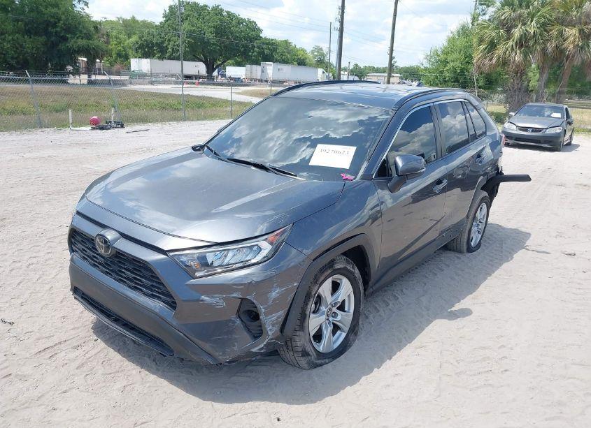 Photo 2 of 2020 Toyota Rav4 XLE (VIN 2T3W1RFV9LC070659)