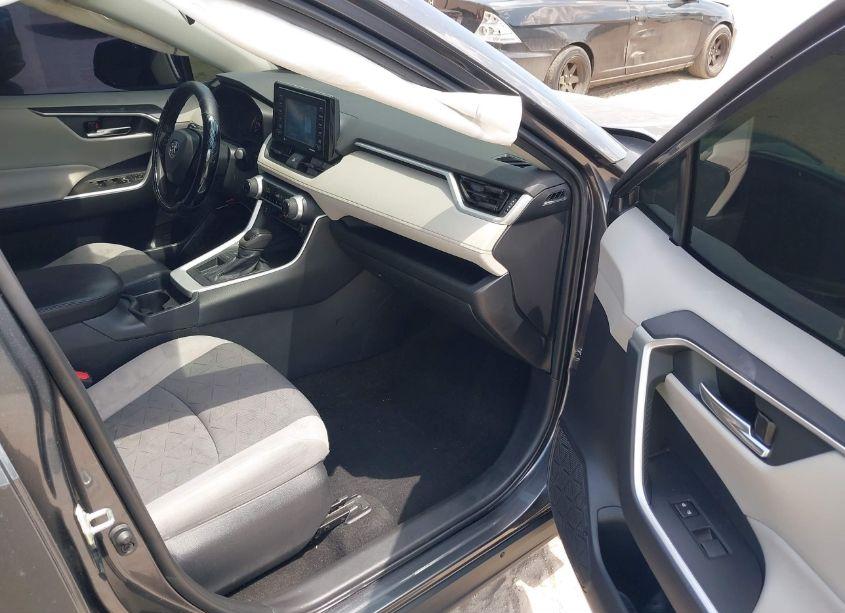 Photo 5 of 2020 Toyota Rav4 XLE (VIN 2T3W1RFV9LC070659)
