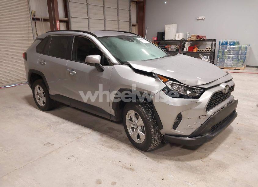 2020 Toyota Rav4 XLE/XLE PREMIUM (VIN 2T3W1RFV9LW059806) main photo