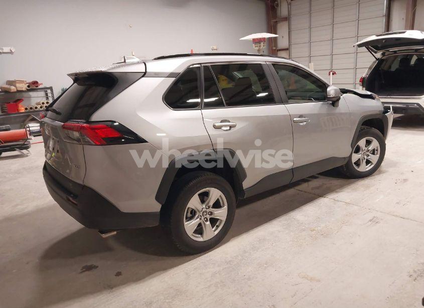 Photo 4 of 2020 Toyota Rav4 XLE/XLE PREMIUM (VIN 2T3W1RFV9LW059806)