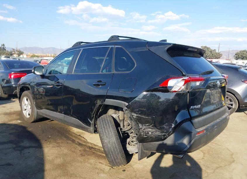 Photo 3 of 2020 Toyota Rav4 XLE (VIN 2T3W1RFV9LW073043)