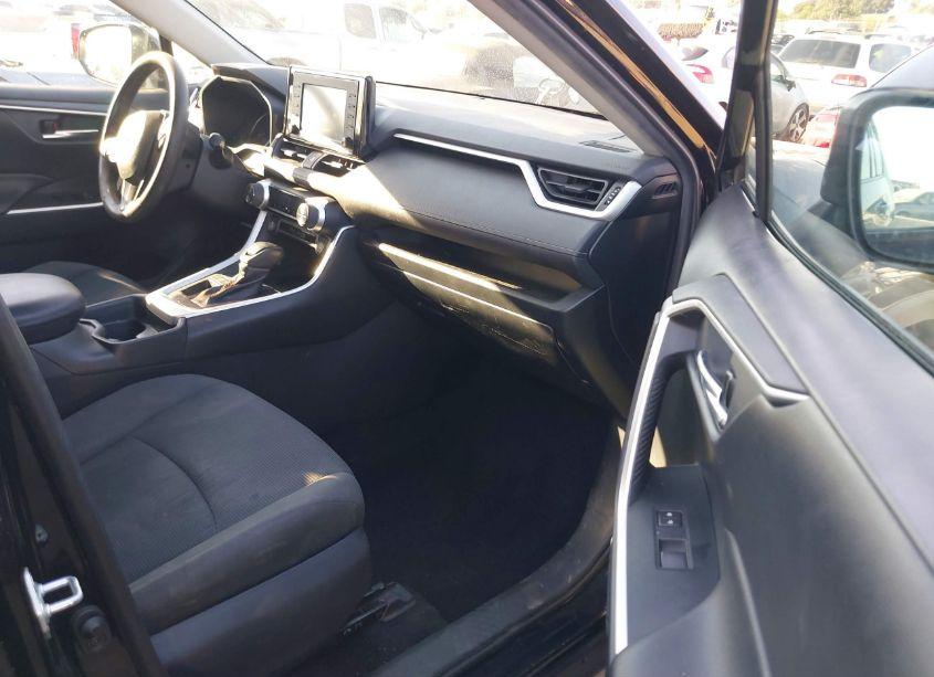 Photo 5 of 2020 Toyota Rav4 XLE (VIN 2T3W1RFV9LW073043)