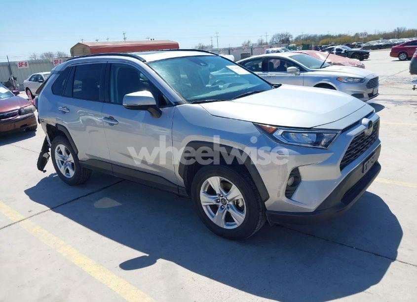 2020 Toyota Rav4 XLE (VIN 2T3W1RFV9LW090537) main photo
