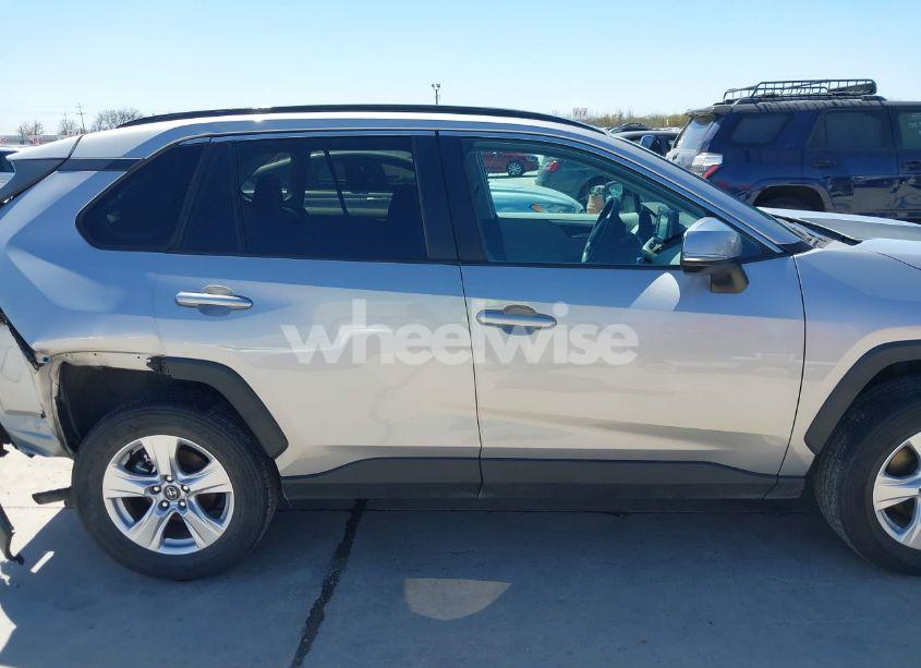 Photo 14 of 2020 Toyota Rav4 XLE (VIN 2T3W1RFV9LW090537)