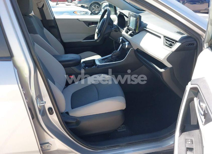 Photo 5 of 2020 Toyota Rav4 XLE (VIN 2T3W1RFV9LW090537)