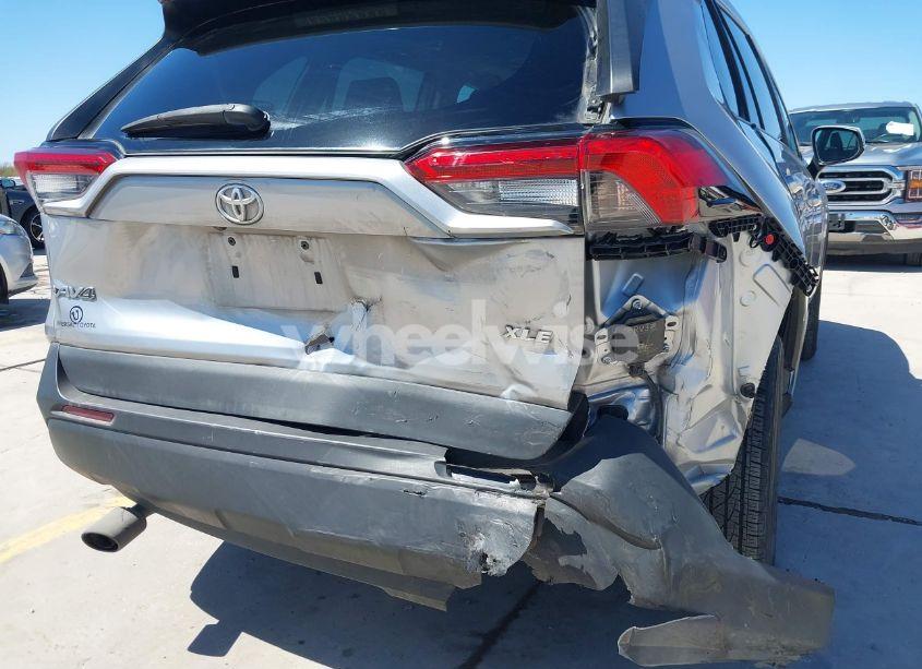 Photo 6 of 2020 Toyota Rav4 XLE (VIN 2T3W1RFV9LW090537)