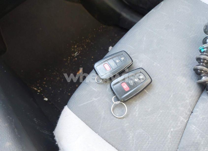 Photo 11 of 2020 Toyota Rav4 XLE (VIN 2T3W1RFV9LW097763)