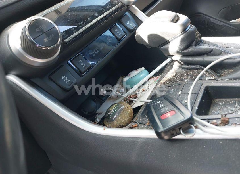 Photo 11 of 2020 Toyota Rav4 (VIN 2T3W1RFV9LW102721)