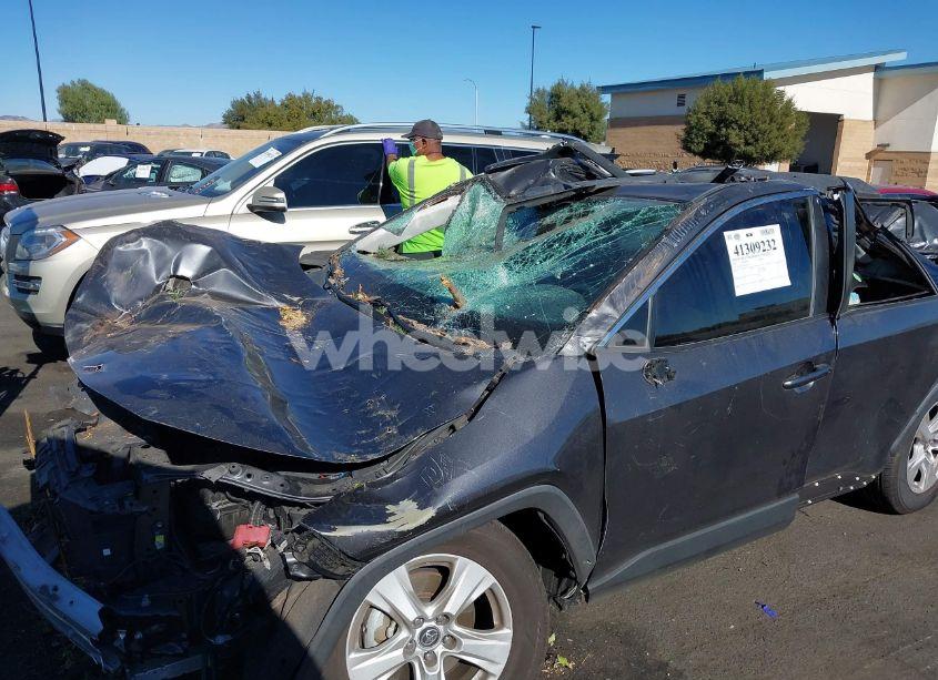 Photo 6 of 2020 Toyota Rav4 (VIN 2T3W1RFV9LW102721)