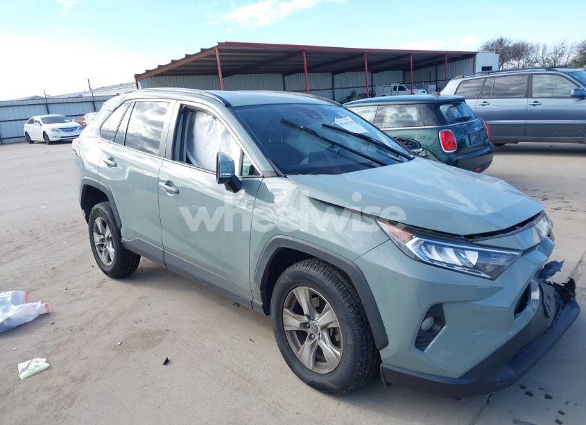 2021 Toyota Rav4 XLE (VIN 2T3W1RFV9MC091948) main photo