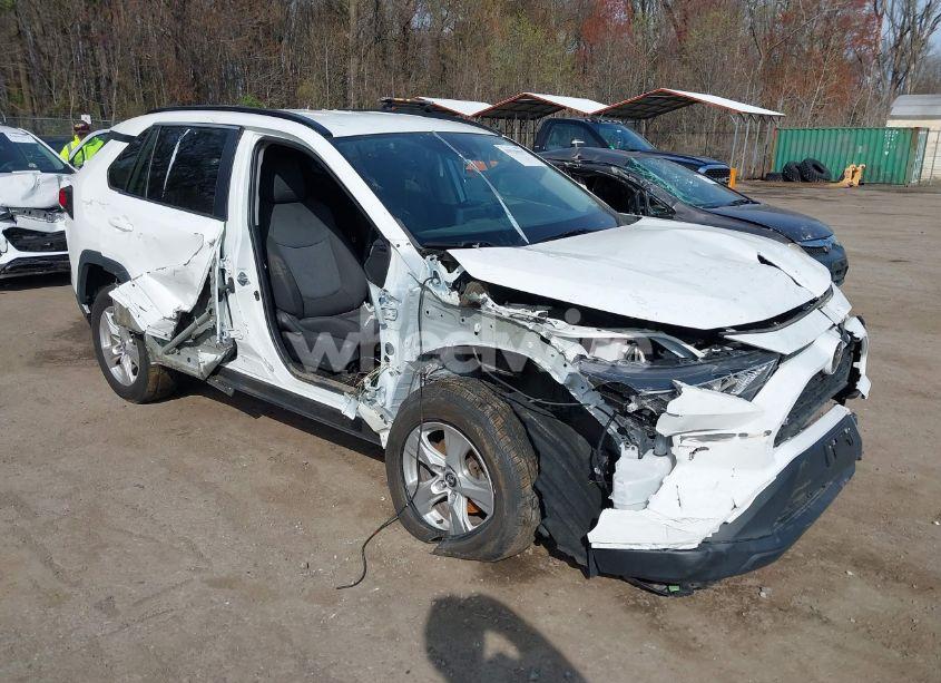 2021 Toyota Rav4 XLE (VIN 2T3W1RFV9MC095661) main photo