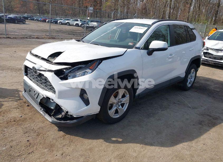 Photo 2 of 2021 Toyota Rav4 XLE (VIN 2T3W1RFV9MC095661)