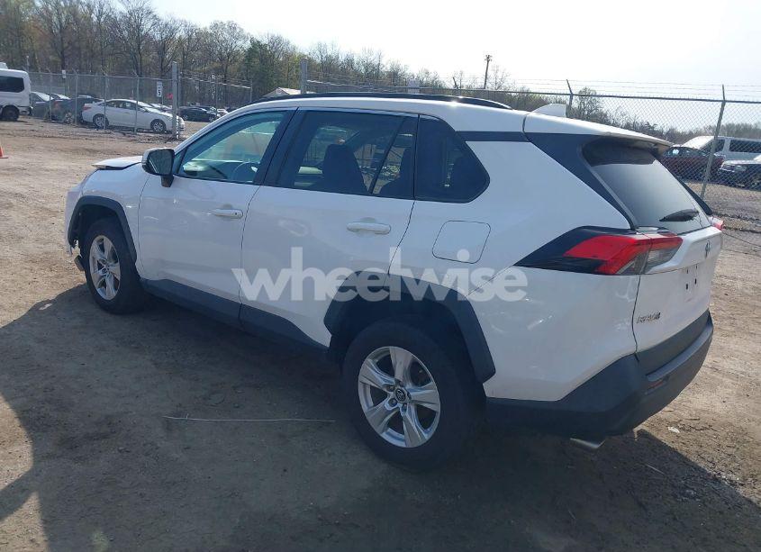 Photo 3 of 2021 Toyota Rav4 XLE (VIN 2T3W1RFV9MC095661)
