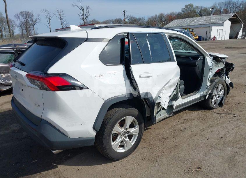 Photo 4 of 2021 Toyota Rav4 XLE (VIN 2T3W1RFV9MC095661)