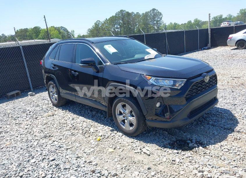 2021 Toyota Rav4 XLE (VIN 2T3W1RFV9MC136466) main photo