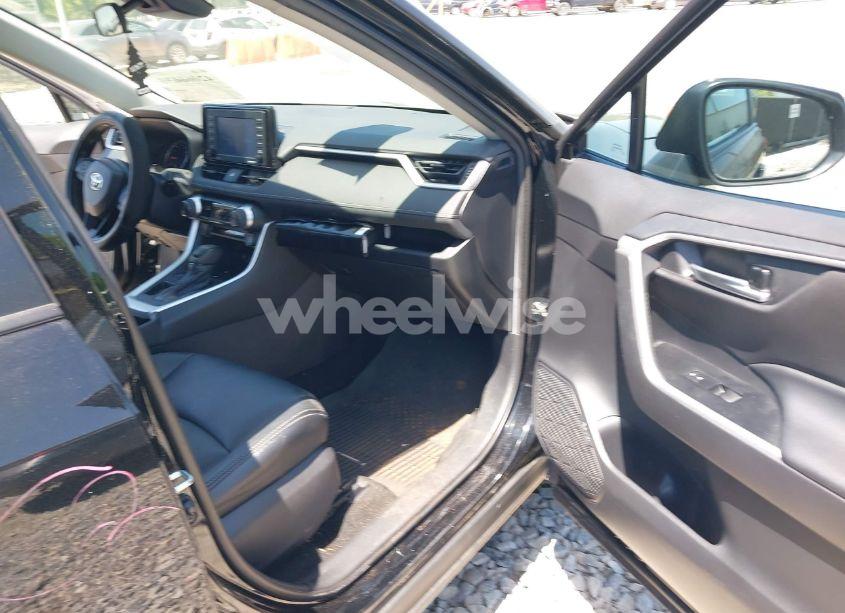 Photo 5 of 2021 Toyota Rav4 XLE (VIN 2T3W1RFV9MC136466)