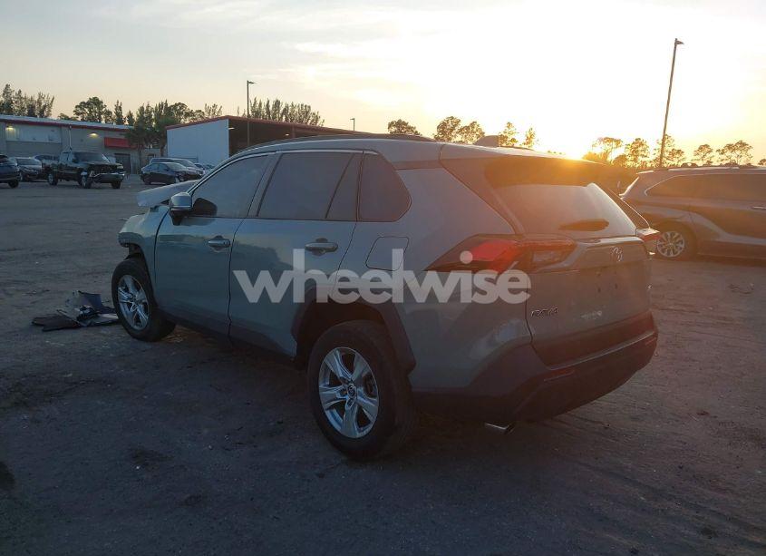 Photo 3 of 2021 Toyota Rav4 XLE (VIN 2T3W1RFV9MW166274)
