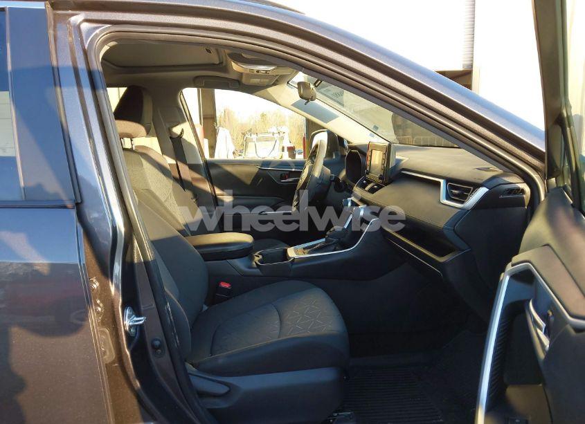 Photo 5 of 2022 Toyota Rav4 XLE (VIN 2T3W1RFV9NC187550)