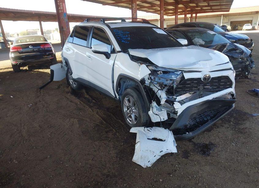 2022 Toyota Rav4 XLE (VIN 2T3W1RFV9NC210258) main photo