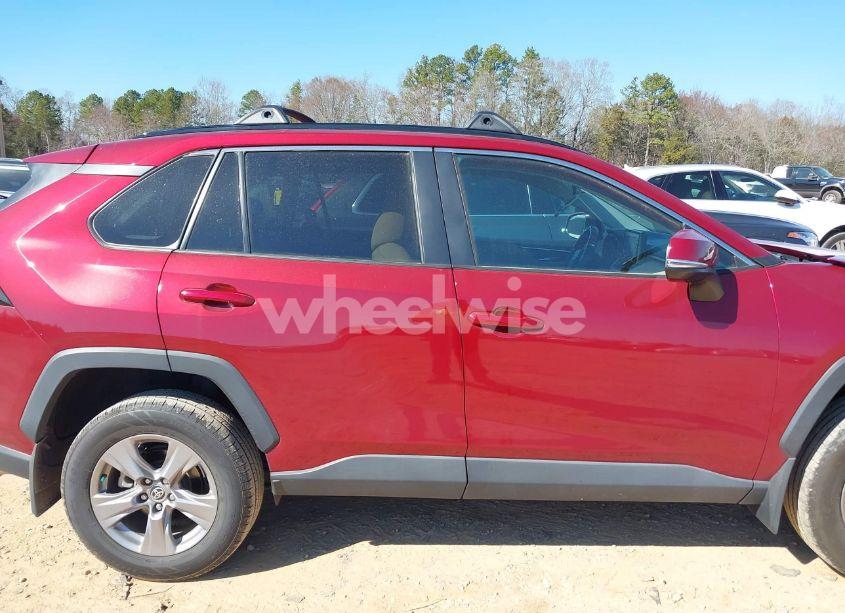 Photo 13 of 2022 Toyota Rav4 XLE (VIN 2T3W1RFV9NW186218)