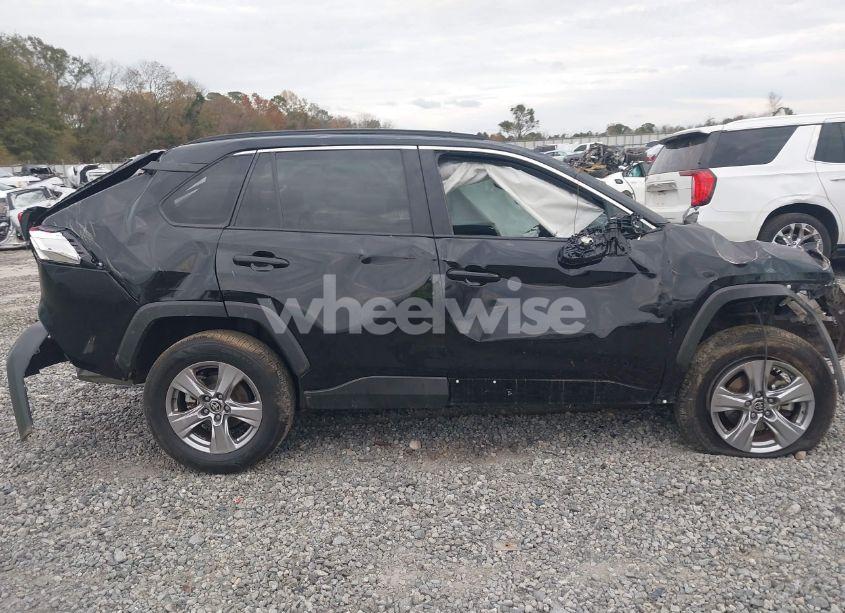 Photo 13 of 2022 Toyota Rav4 XLE (VIN 2T3W1RFV9NW198840)