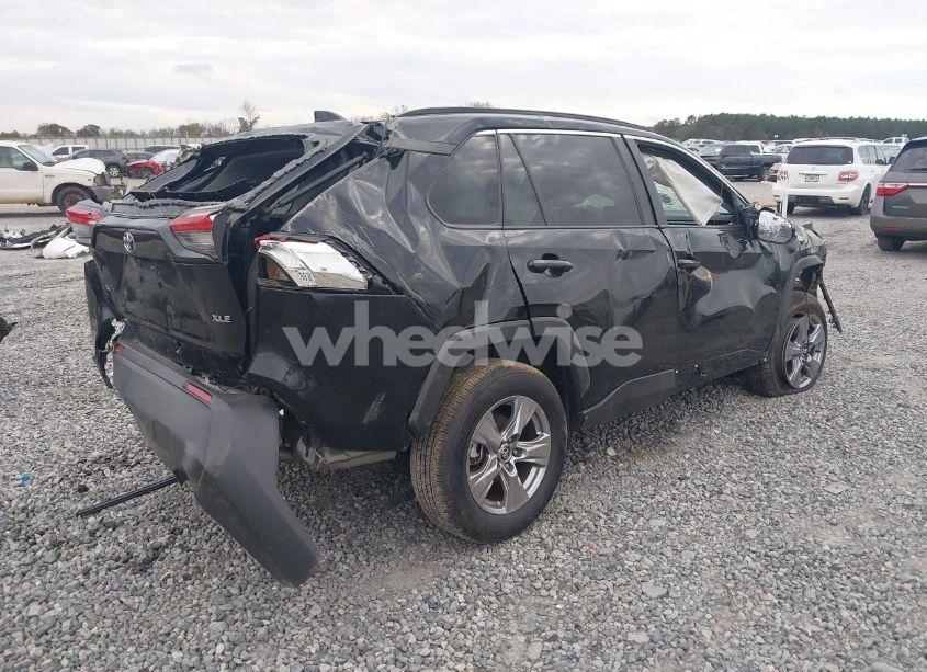Photo 4 of 2022 Toyota Rav4 XLE (VIN 2T3W1RFV9NW198840)