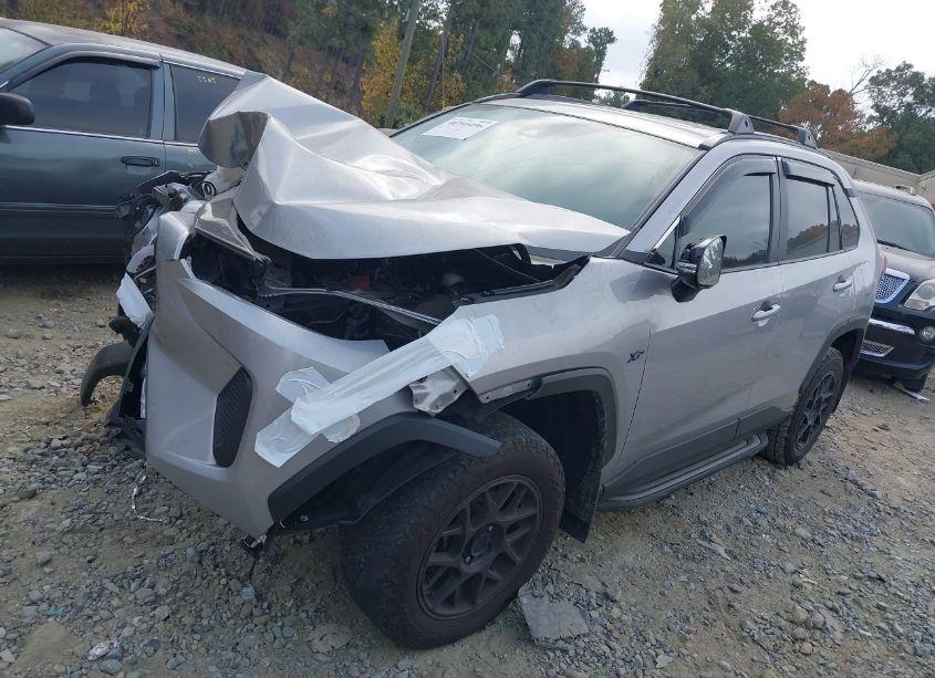 Photo 2 of 2024 Toyota Rav4 XLE (VIN 2T3W1RFV9RC263273)