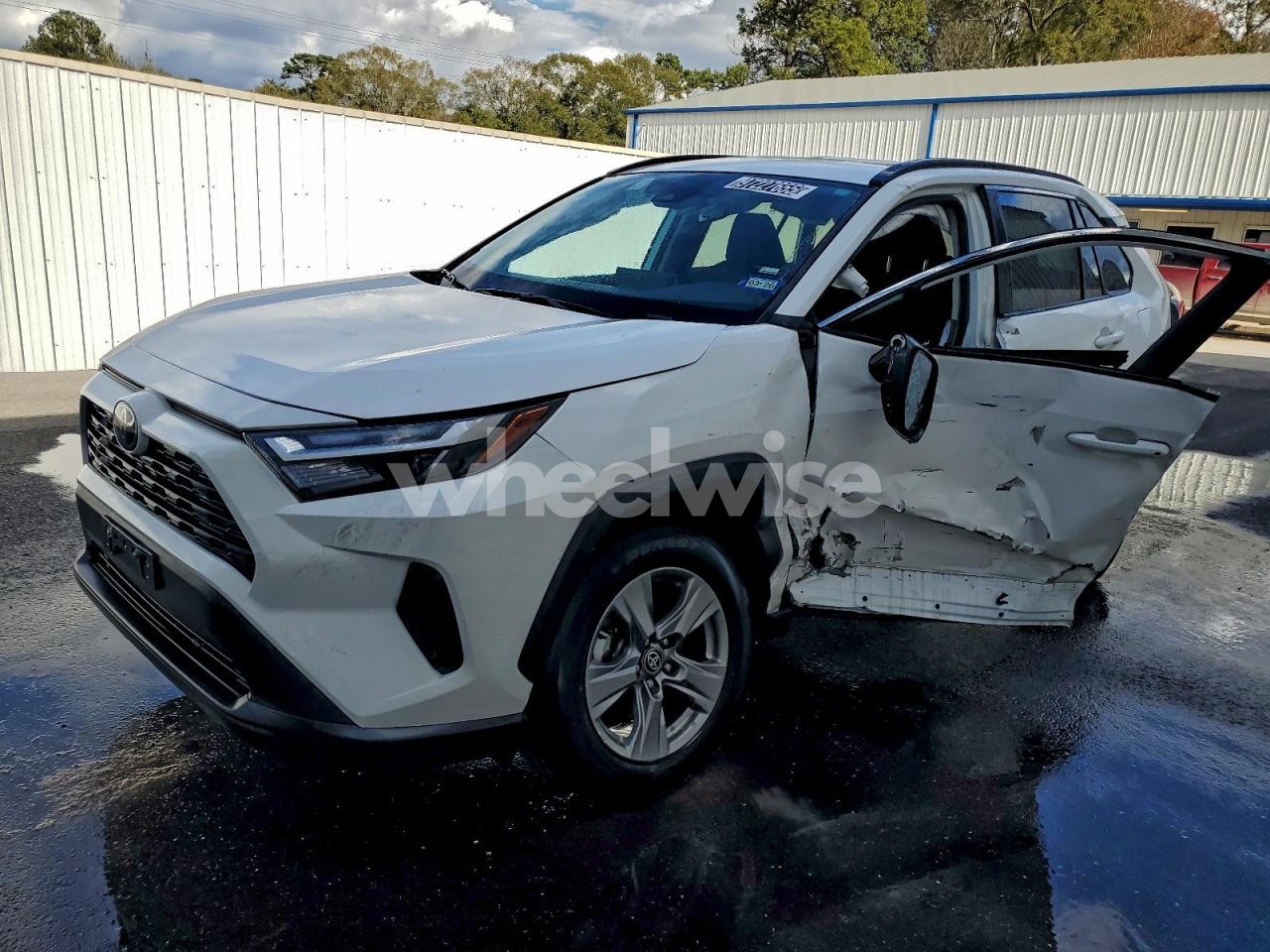 2024 TOYOTA RAV4 XLE (VIN 2T3W1RFV9RC278243) main photo