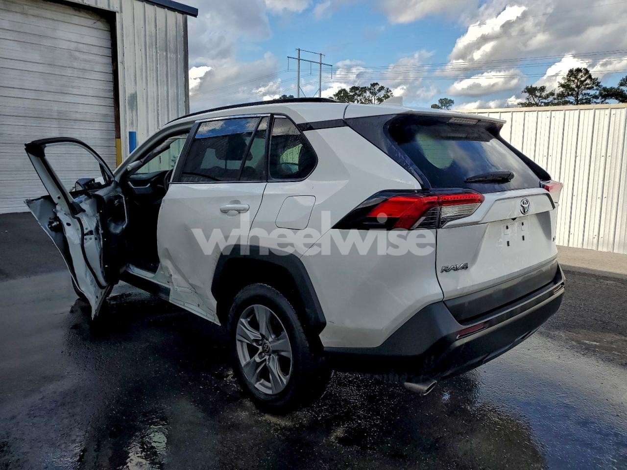 Photo 2 of 2024 TOYOTA RAV4 XLE (VIN 2T3W1RFV9RC278243)