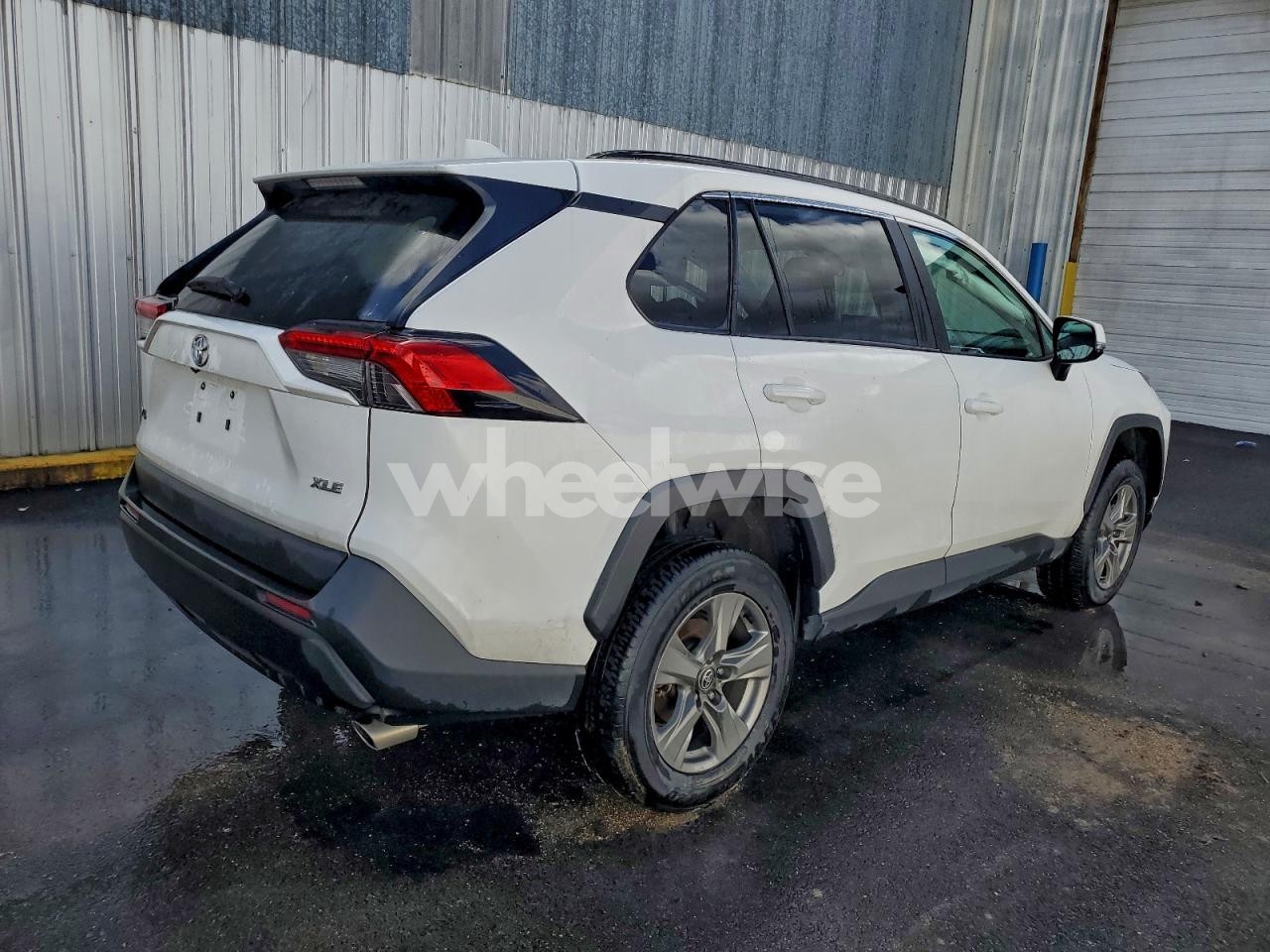 Photo 3 of 2024 TOYOTA RAV4 XLE (VIN 2T3W1RFV9RC278243)