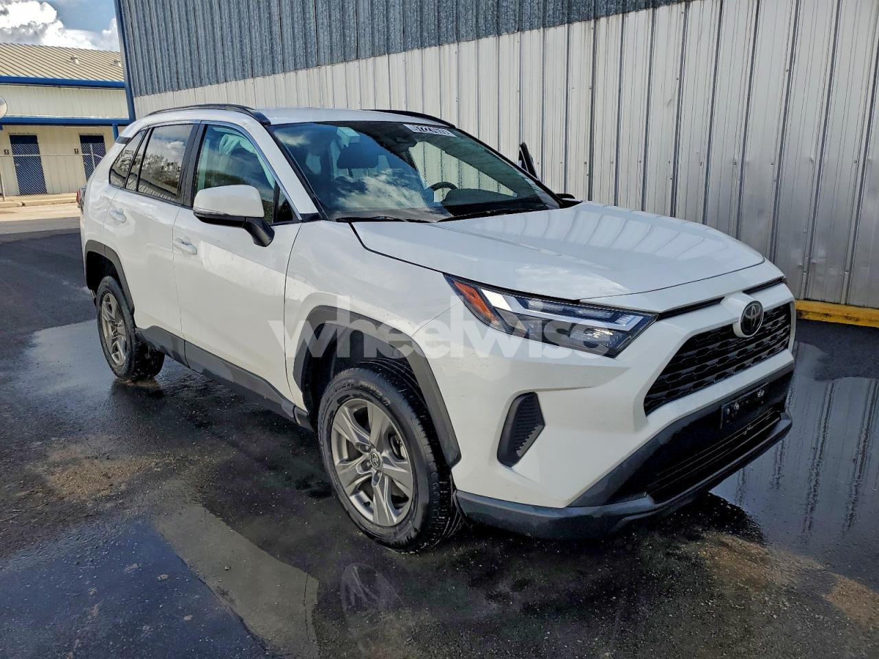 Photo 4 of 2024 TOYOTA RAV4 XLE (VIN 2T3W1RFV9RC278243)