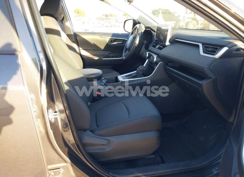 Photo 5 of 2024 Toyota Rav4 XLE (VIN 2T3W1RFV9RW363839)