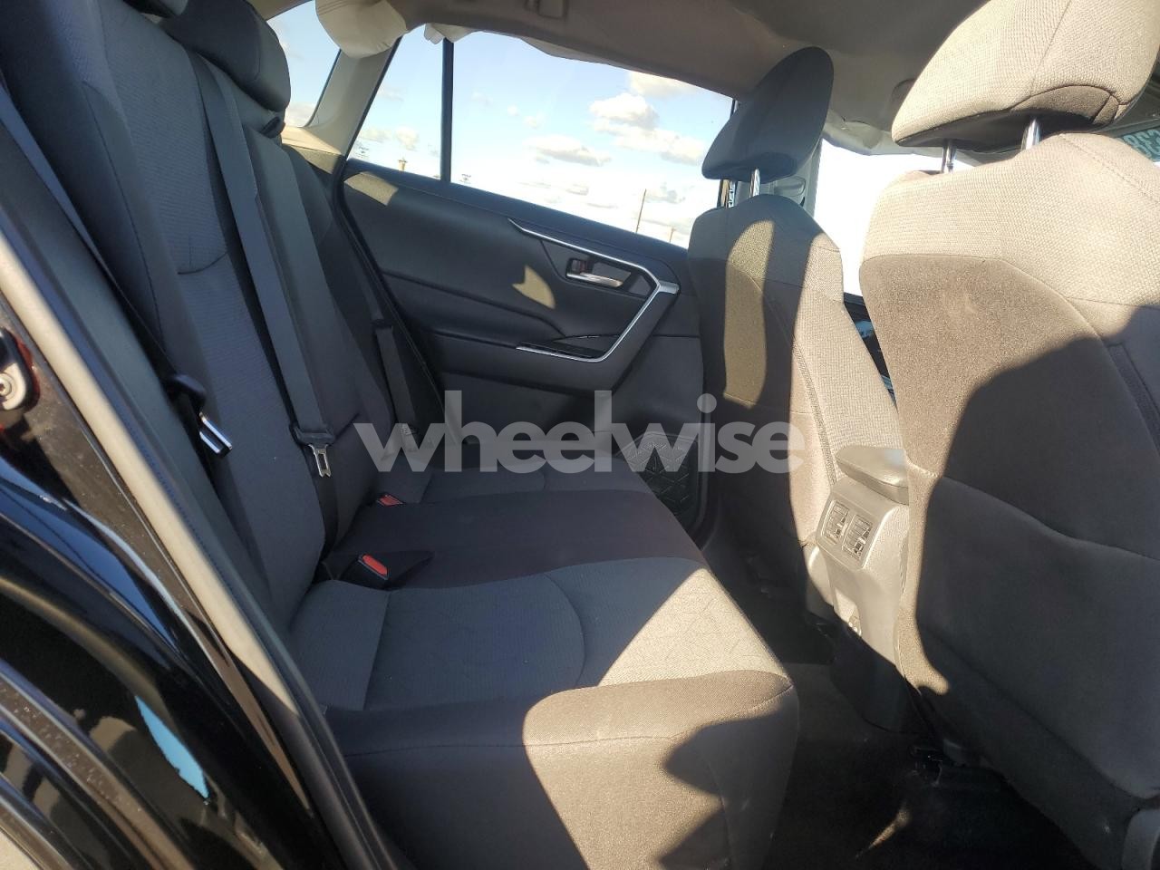 Photo 11 of 2025 TOYOTA RAV4 XLE (VIN 2T3W1RFV9SC307682)