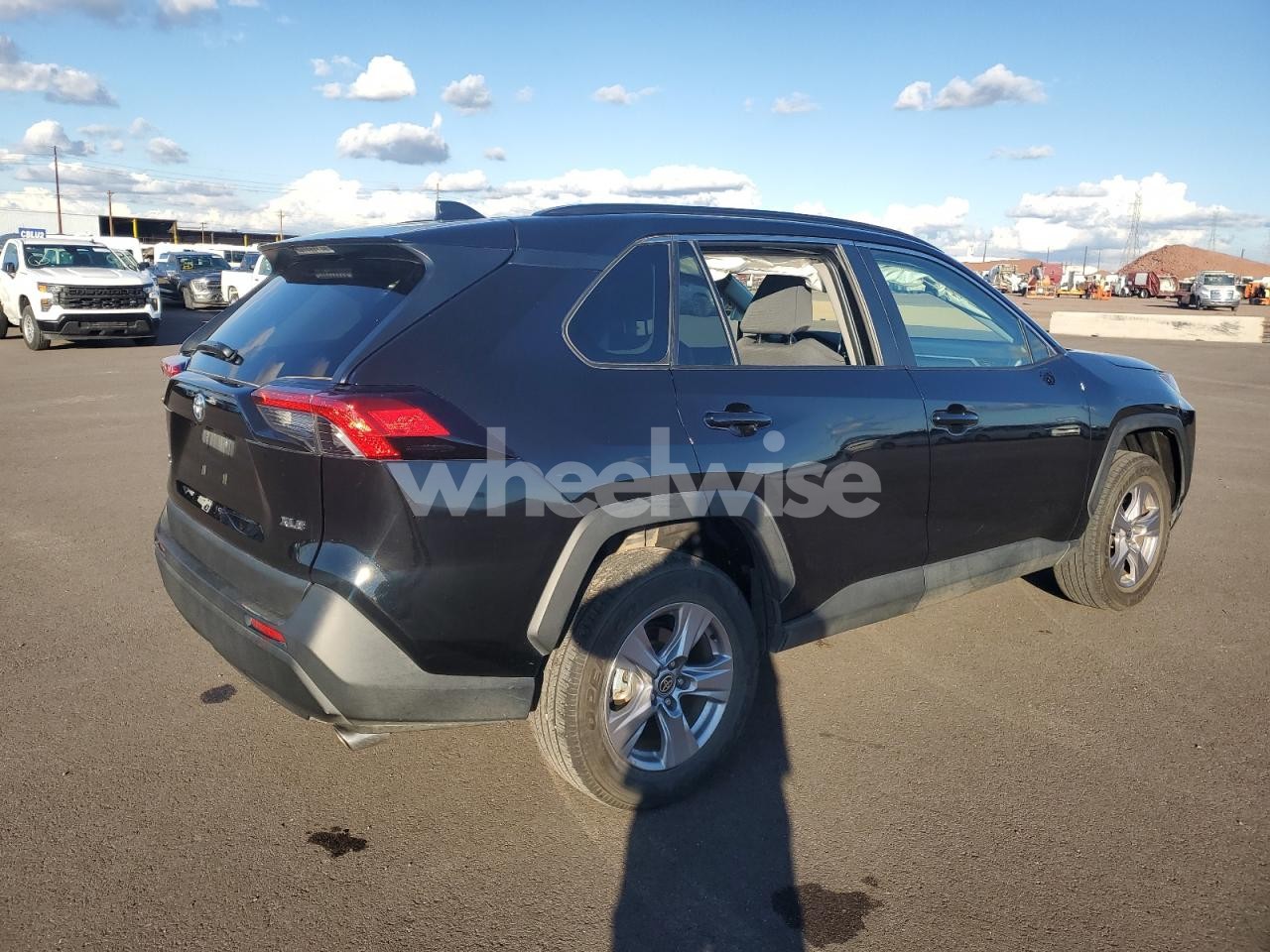 Photo 3 of 2025 TOYOTA RAV4 XLE (VIN 2T3W1RFV9SC307682)