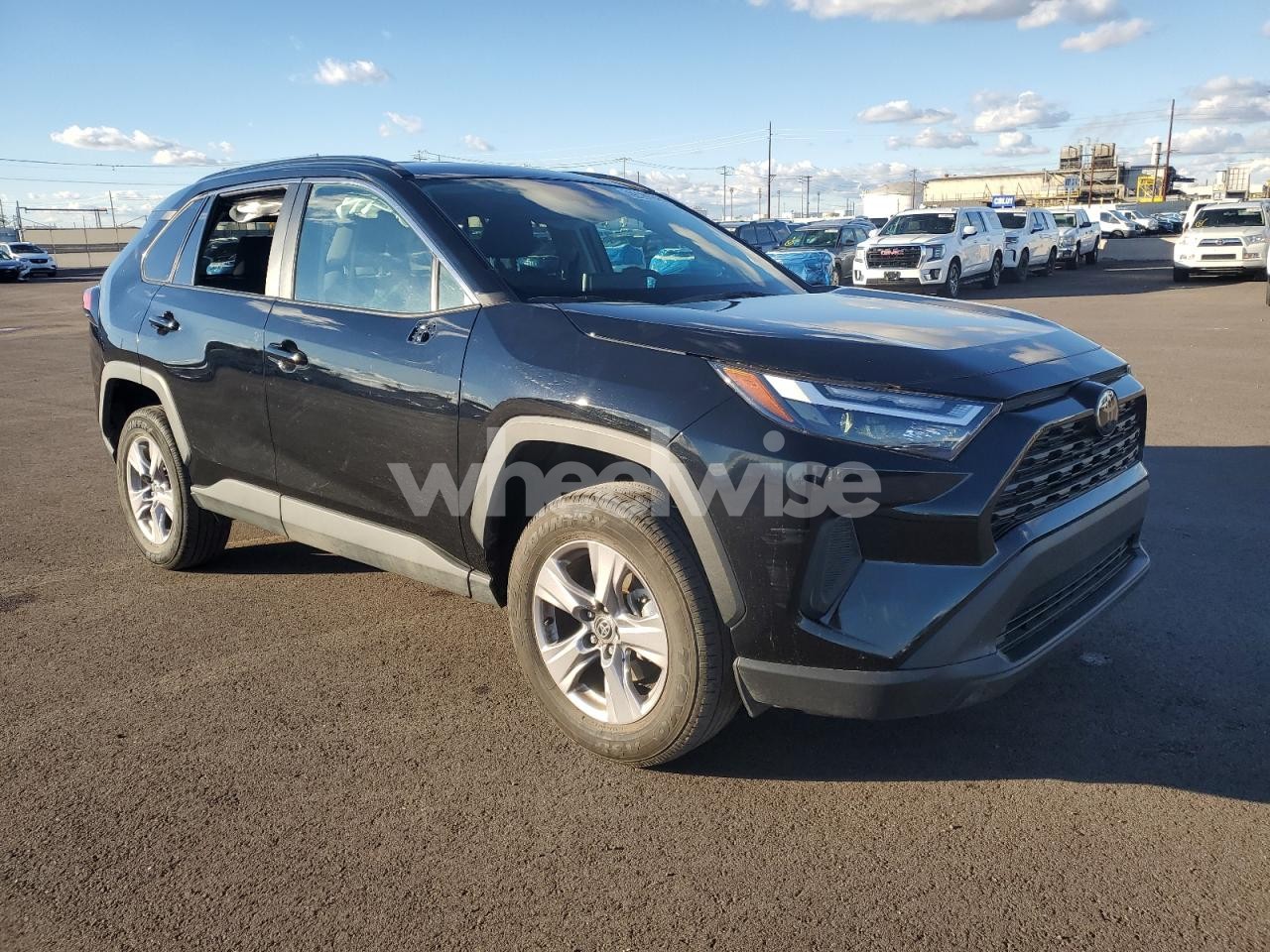 Photo 4 of 2025 TOYOTA RAV4 XLE (VIN 2T3W1RFV9SC307682)