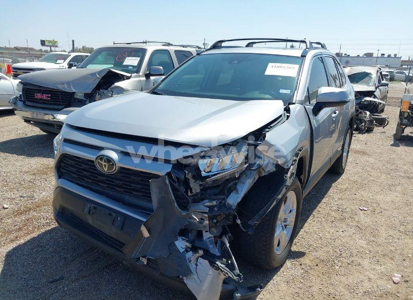 Photo 2 of 2019 Toyota Rav4 XLE (VIN 2T3W1RFVXKC023834)