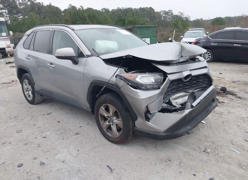 2019 Toyota Rav4 XLE (VIN 2T3W1RFVXKW013982) main photo