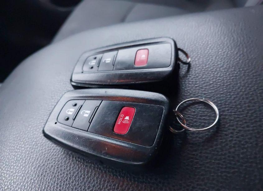 Photo 11 of 2019 Toyota Rav4 XLE (VIN 2T3W1RFVXKW013982)