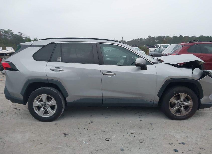 Photo 13 of 2019 Toyota Rav4 XLE (VIN 2T3W1RFVXKW013982)
