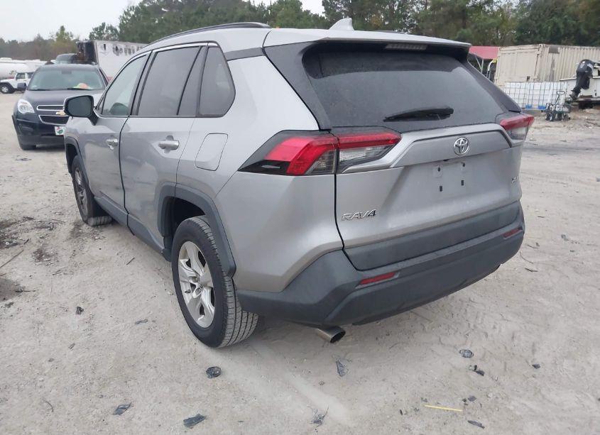 Photo 3 of 2019 Toyota Rav4 XLE (VIN 2T3W1RFVXKW013982)
