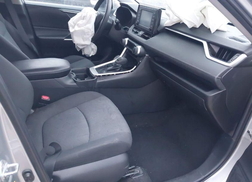 Photo 5 of 2019 Toyota Rav4 XLE (VIN 2T3W1RFVXKW013982)