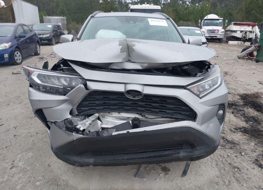 Photo 6 of 2019 Toyota Rav4 XLE (VIN 2T3W1RFVXKW013982)