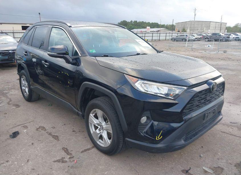 2020 Toyota Rav4 XLE (VIN 2T3W1RFVXLC036245) main photo