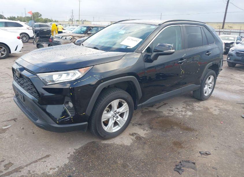 Photo 2 of 2020 Toyota Rav4 XLE (VIN 2T3W1RFVXLC036245)