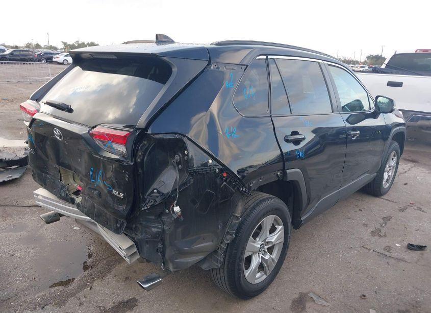 Photo 4 of 2020 Toyota Rav4 XLE (VIN 2T3W1RFVXLC036245)